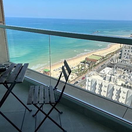 Beachfront Apartment バト・ヤム エクステリア 写真