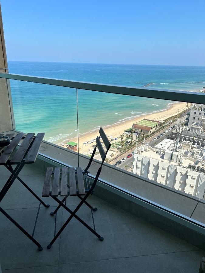 Beachfront Apartment バト・ヤム エクステリア 写真