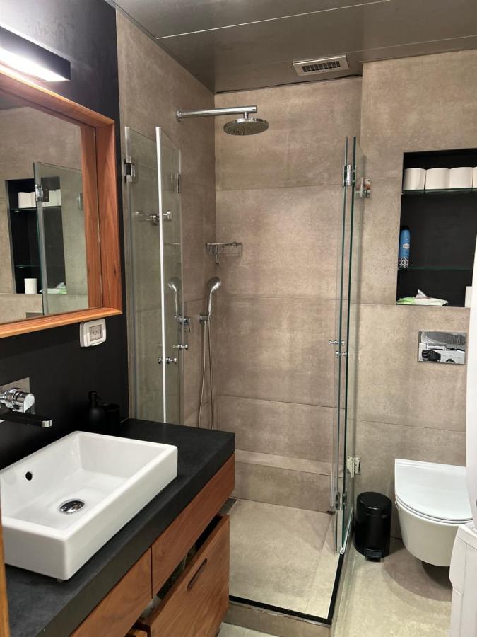 Beachfront Apartment バト・ヤム エクステリア 写真