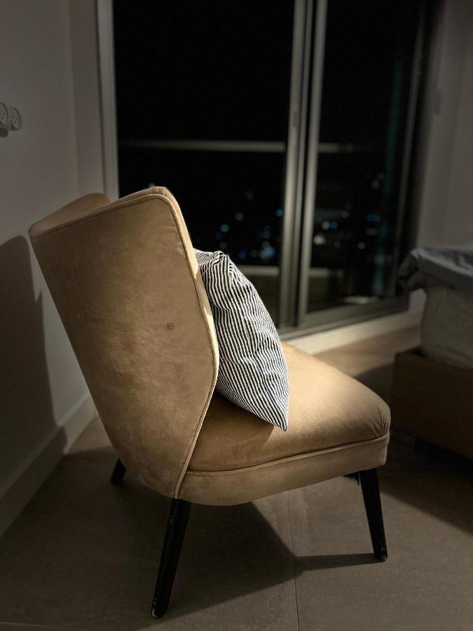 Beachfront Apartment バト・ヤム エクステリア 写真